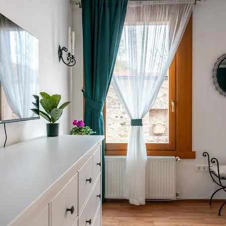 Romantic Secret Garden Апартаменты Будапешт