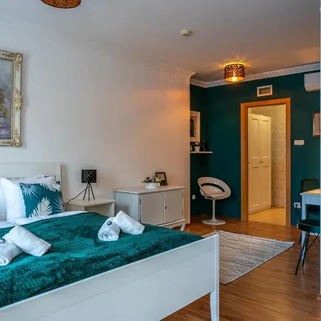 Apartment Romantic Secret Garden