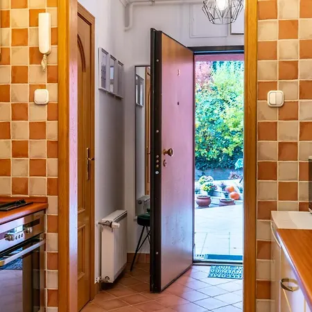 Apartment Romantic Secret Garden Budapest