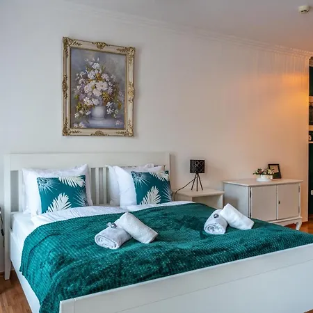 Romantic Secret Garden * 布达佩斯